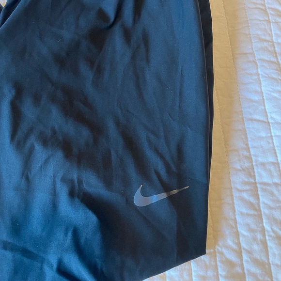 Nike Dri Fit Black Flex Woven Capris - Picture 4 of 5